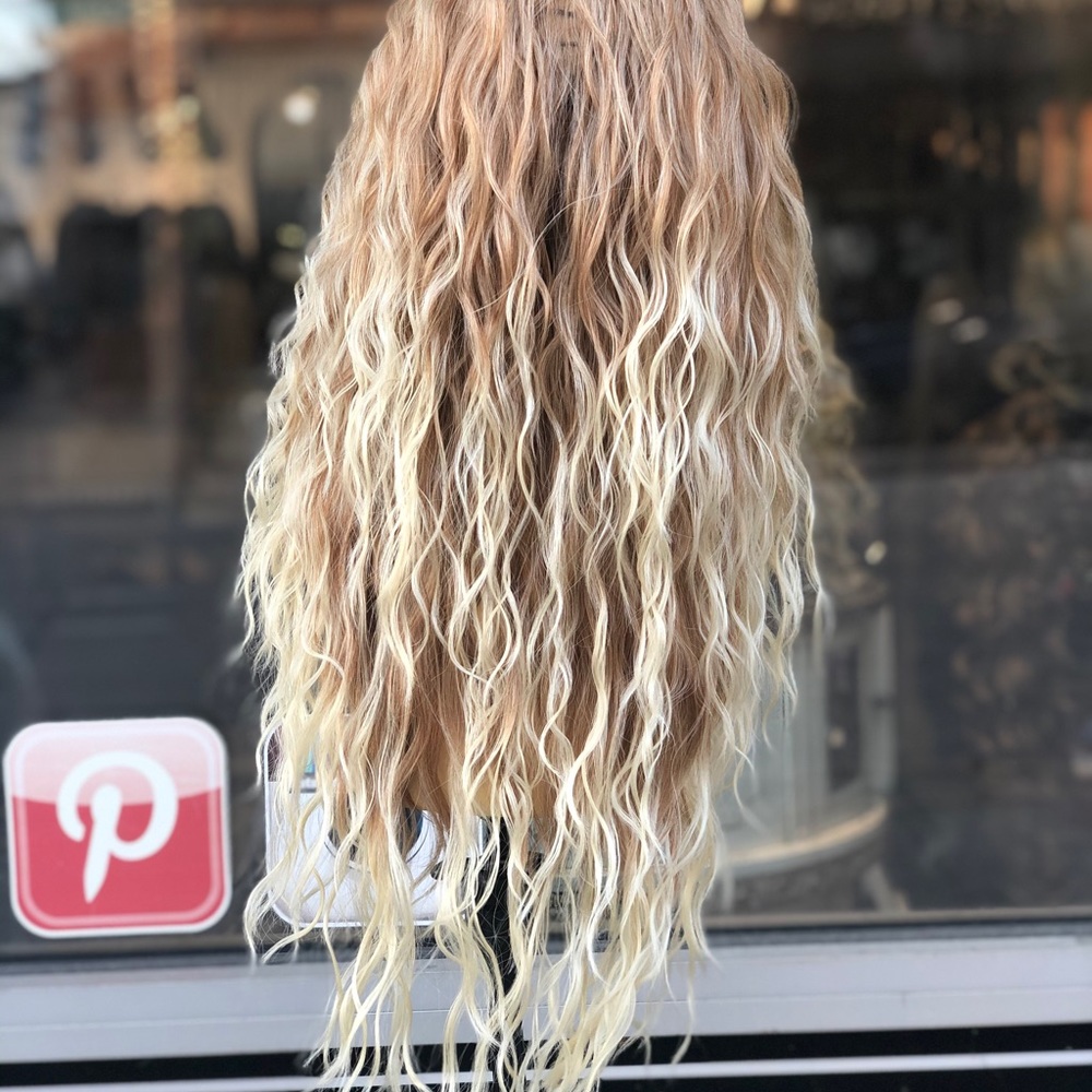 Long Honey Blonde Ombre Soft Swiss Lace Front Wig 2026 - Picture 5 of 8